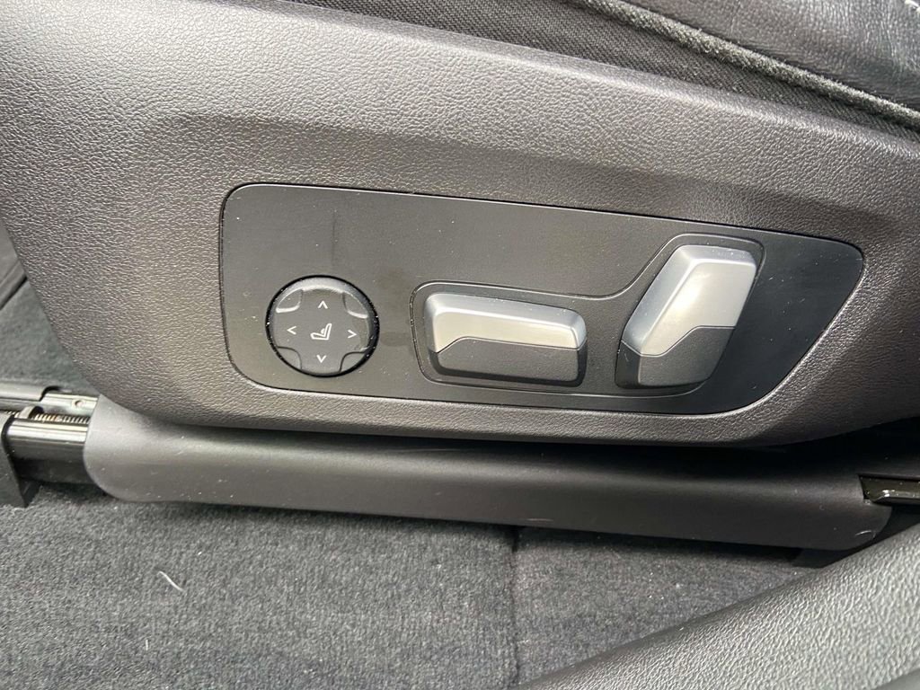 Used 2022 BMW X4 xDrive30i w/ Parking Assistance Package image 18