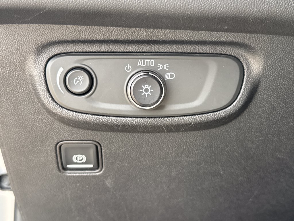 Used 2018 GMC Terrain SLE w/ Driver Convenience Package AWD/4WD image 30