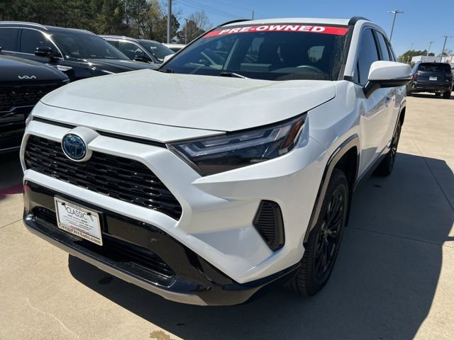 Used 2023 Toyota RAV4 SE w/ Convenience Package image 3