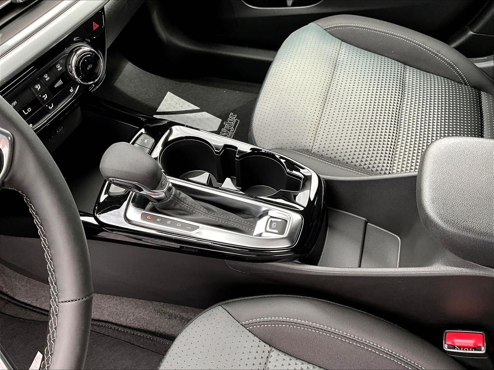New 2026 Chevrolet Trax LT w/ LT Convenience Package FWD image 12