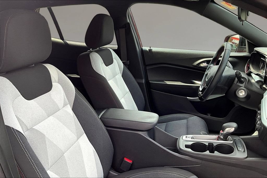 Used 2024 Chevrolet Trax RS FWD image 25