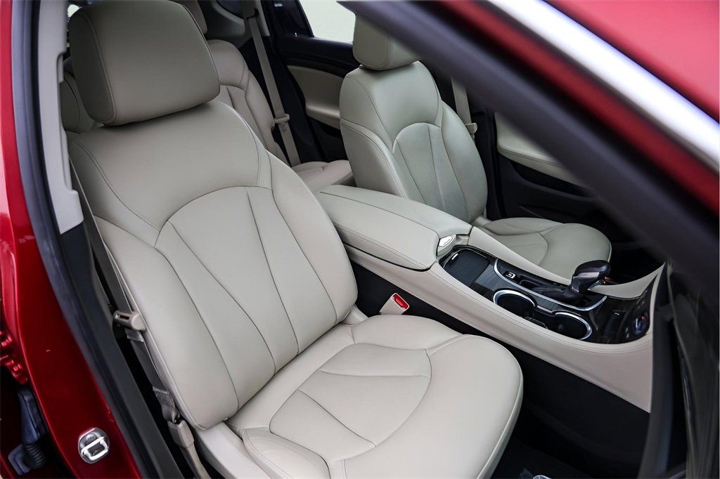 Used 2020 Buick Envision Essence w/ Experience Buick Package image 32