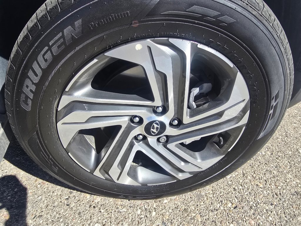 Used 2023 Hyundai Santa Fe SEL w/ Premium Package image 9