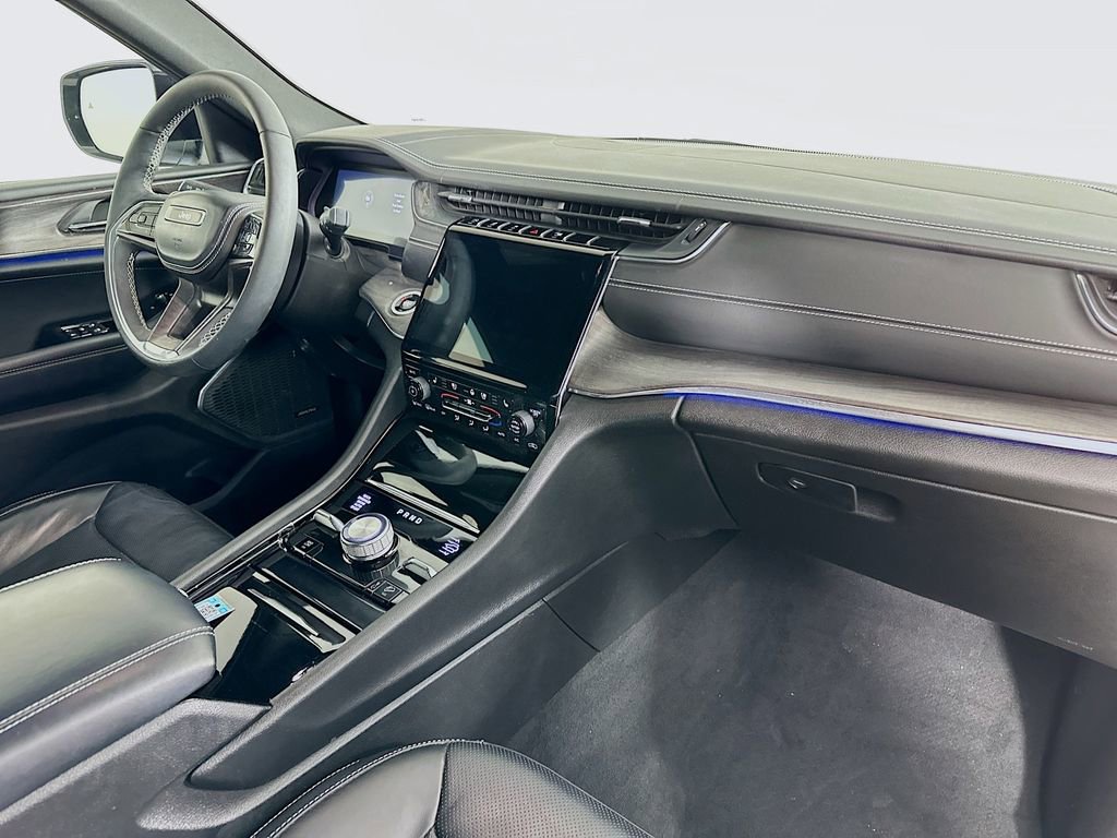 Certified 2024 Jeep Grand Cherokee Overland image 40