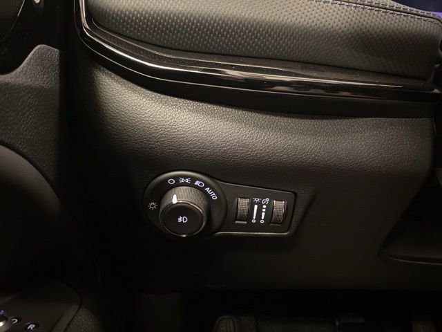 Used 2026 Jeep Compass Latitude image 17