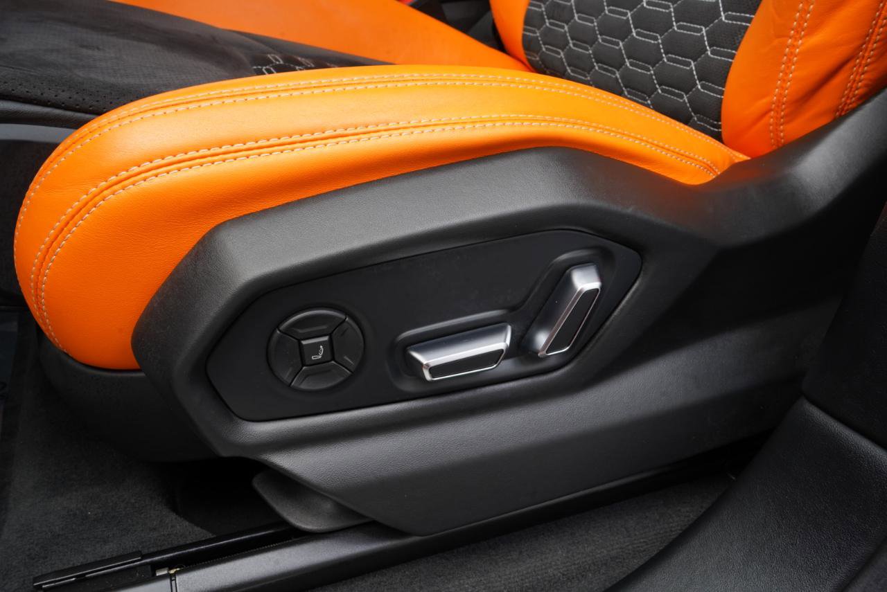 Used 2022 Lamborghini Urus AWD/4WD image 23