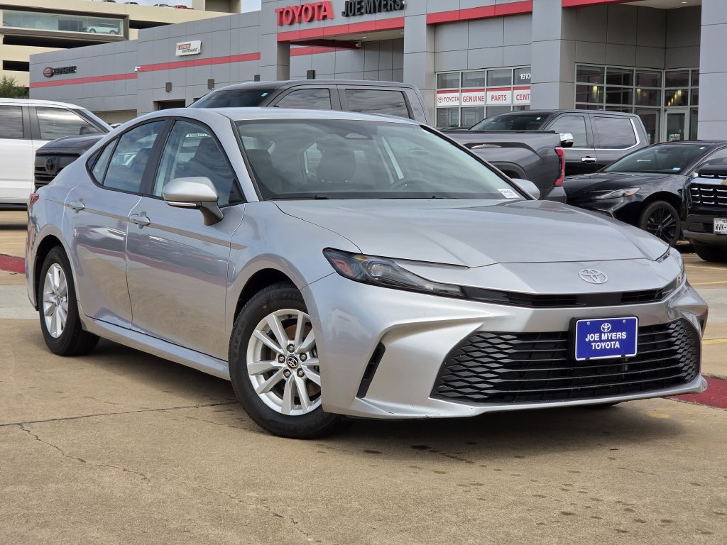 Used 2025 Toyota Camry LE FWD image 2