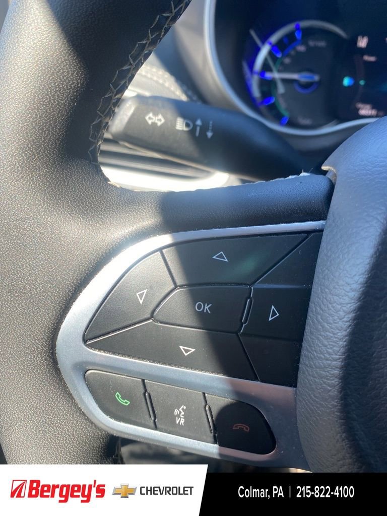 Used 2023 Chrysler Pacifica Touring-L image 40