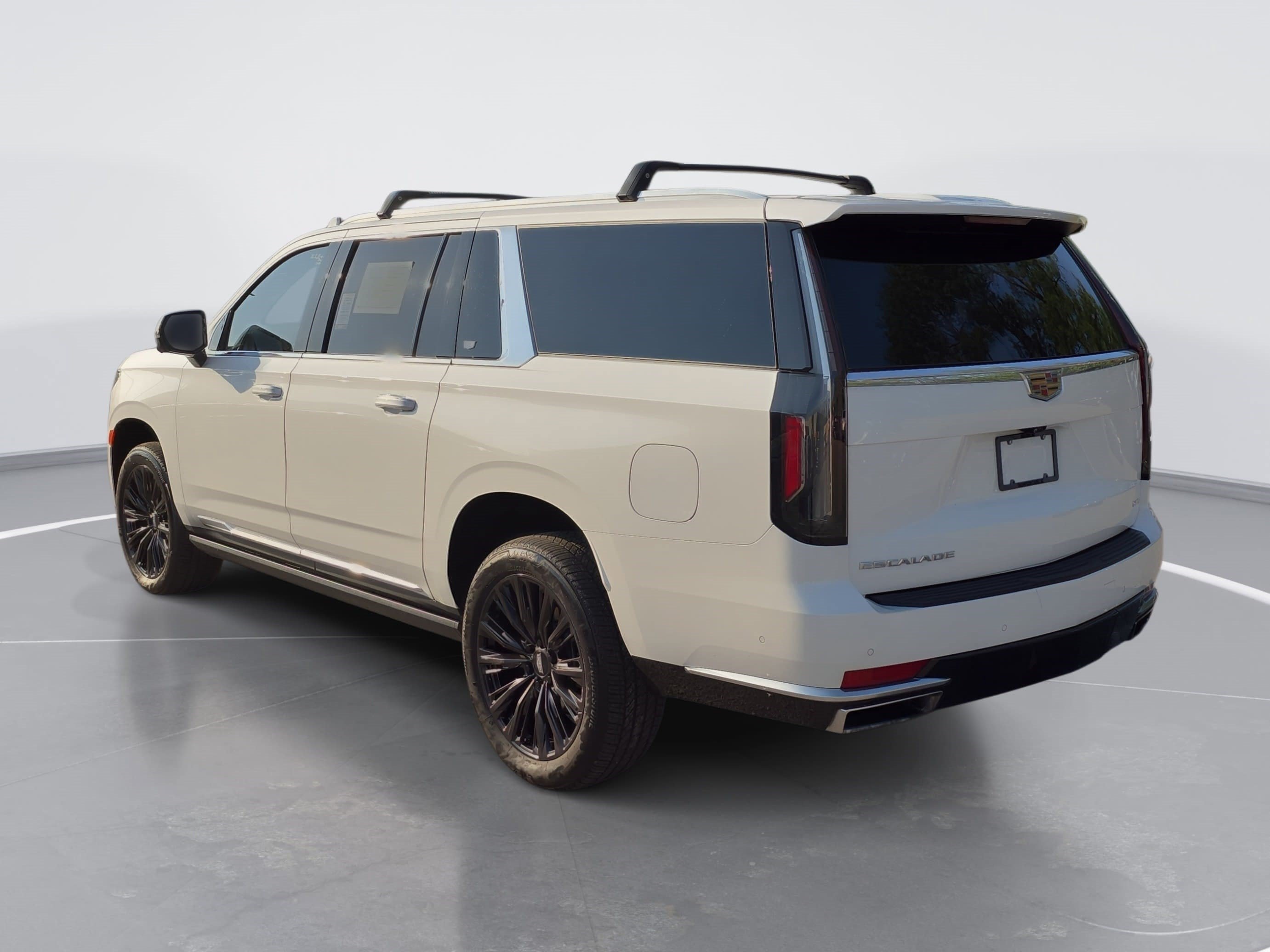 Certified 2024 Cadillac Escalade ESV Premium Luxury w/ Performance Package AWD/4WD image 5