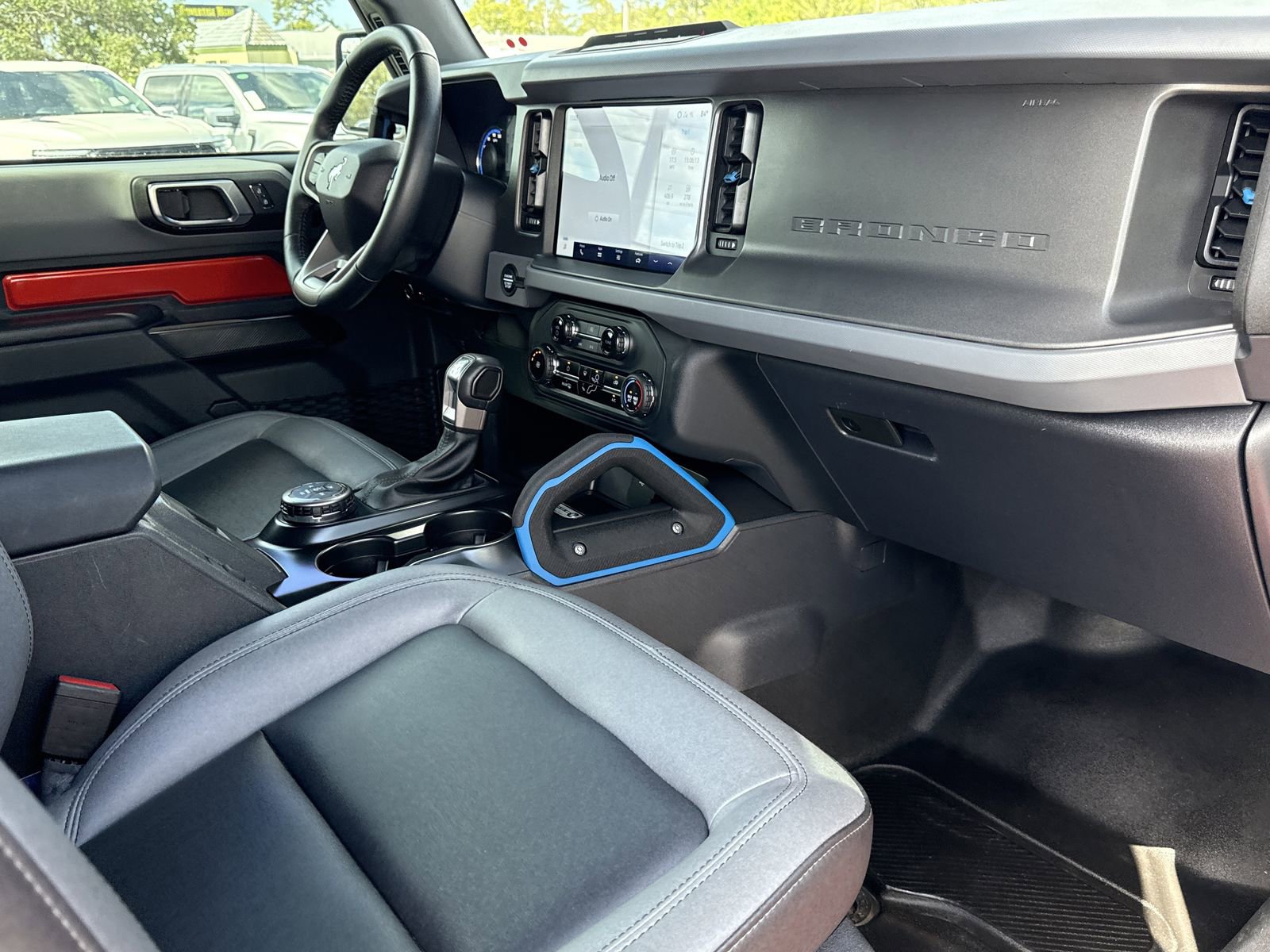 Certified 2024 Ford Bronco Black Diamond image 12