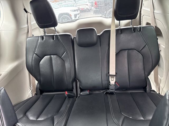Used 2022 Chrysler Pacifica Touring-L image 16