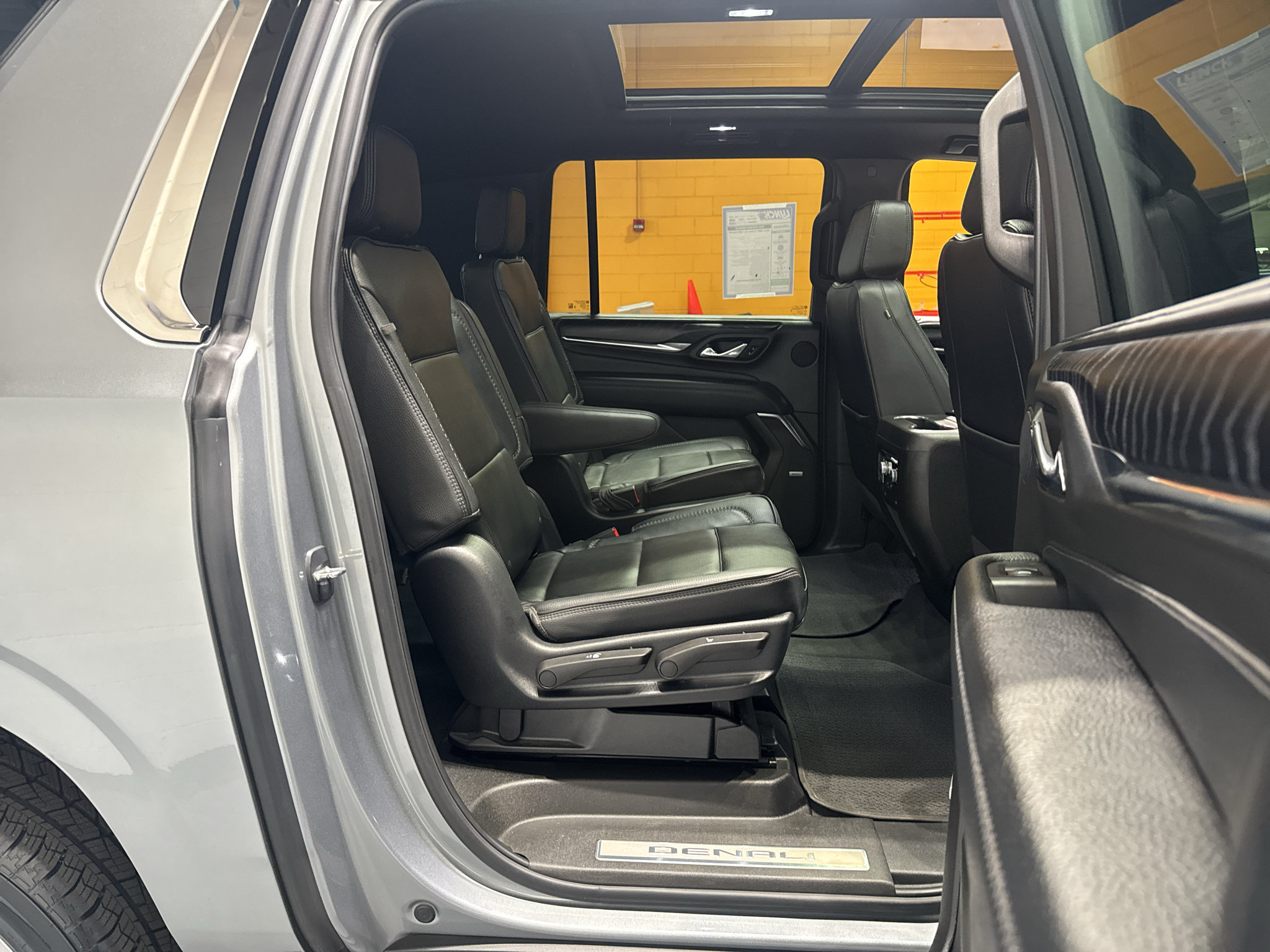 Used 2023 GMC Yukon XL Denali w/ Max Trailering Package AWD/4WD image 22