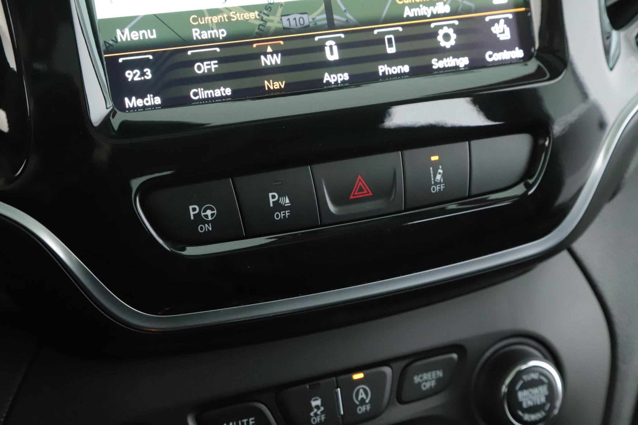 Used 2019 Jeep Cherokee Limited w/ Luxury Group image 15