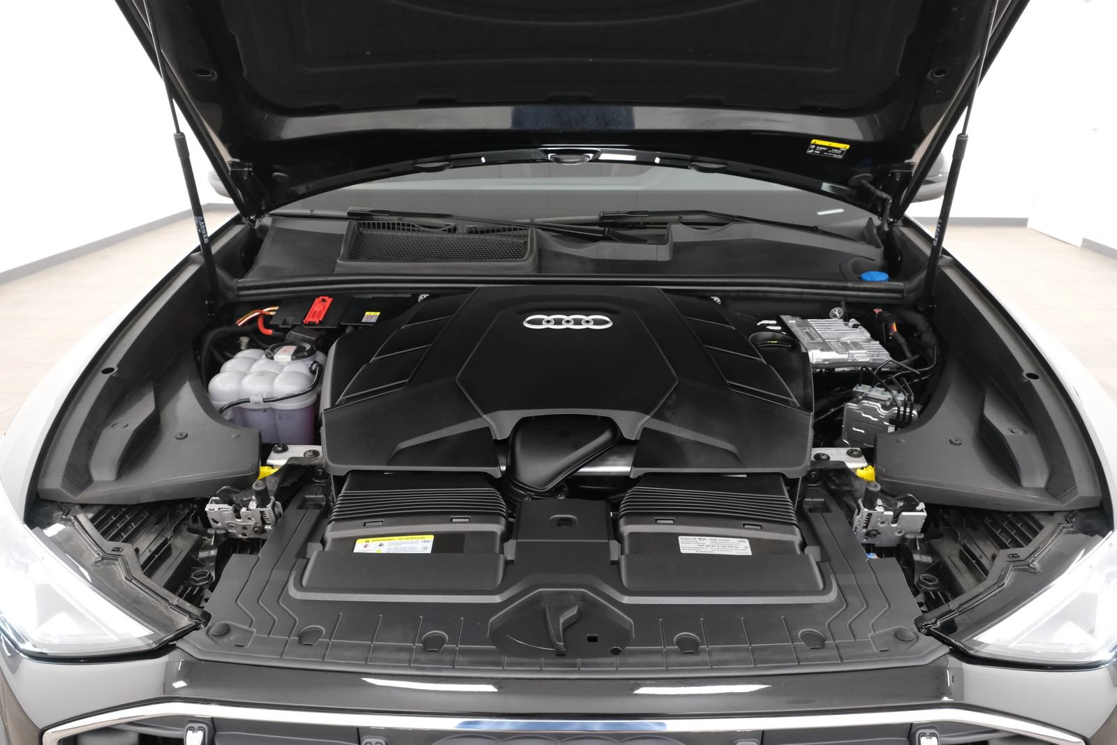 Used 2025 Audi Q8 Premium Plus AWD/4WD image 41