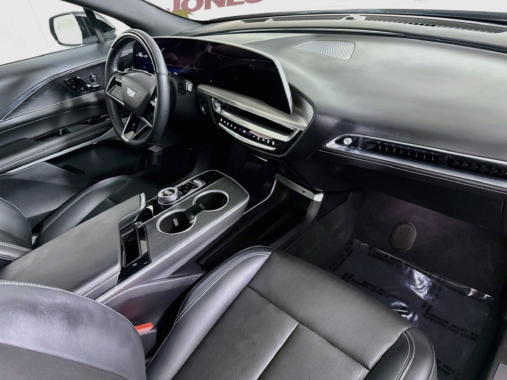 Used 2024 Cadillac Lyriq Sport AWD/4WD image 35