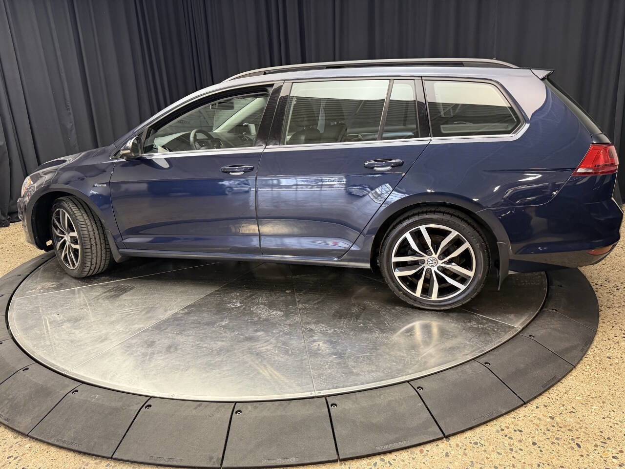 Used 2016 Volkswagen Golf Limited Edition FWD image 5