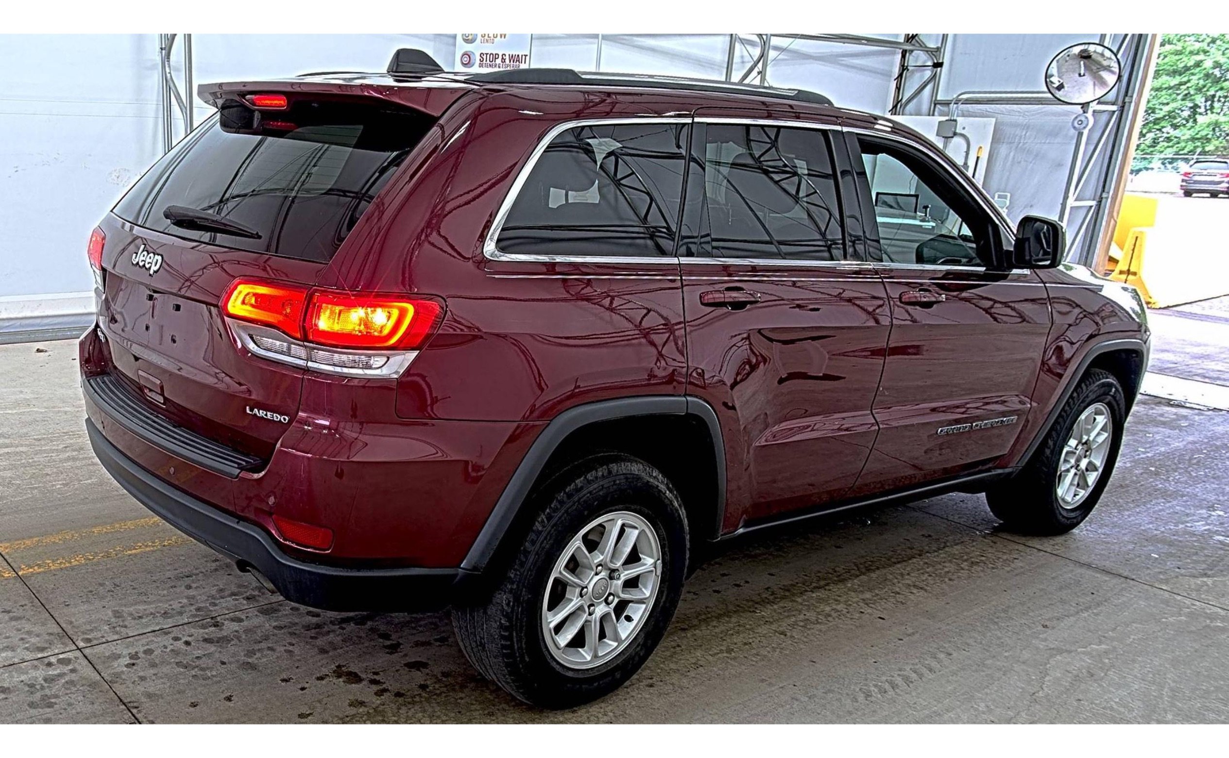 Used 2019 Jeep Grand Cherokee Laredo AWD/4WD image 5