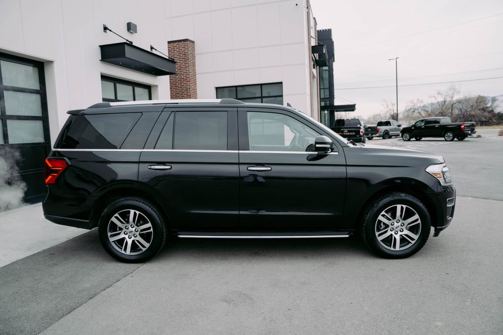 Used 2023 Ford Expedition Limited image 12