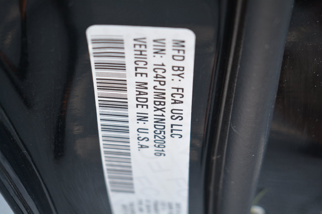 Used 2022 Jeep Cherokee Trailhawk AWD/4WD image 24