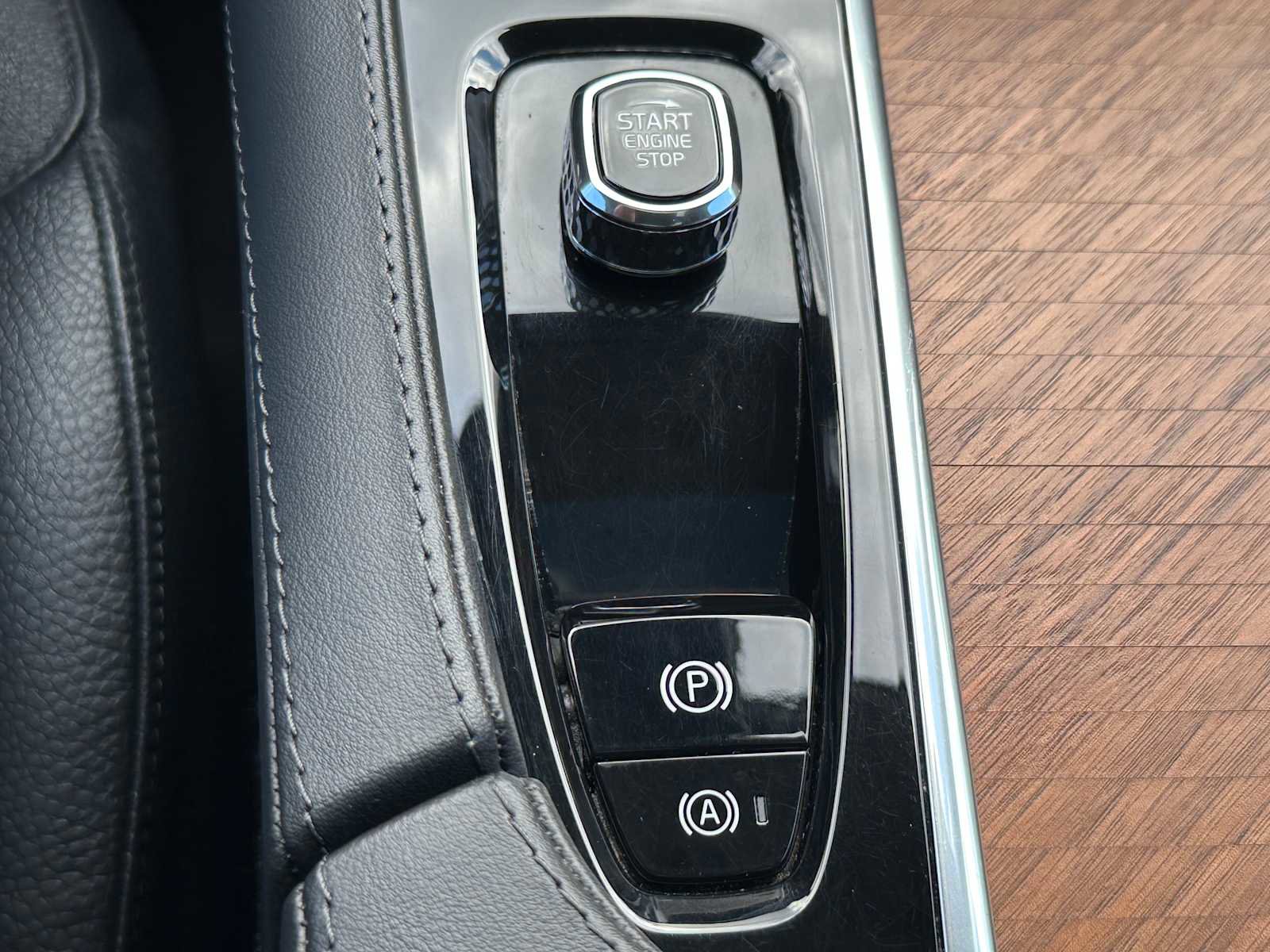 Certified 2023 Volvo XC90 T8 Plus AWD/4WD image 30