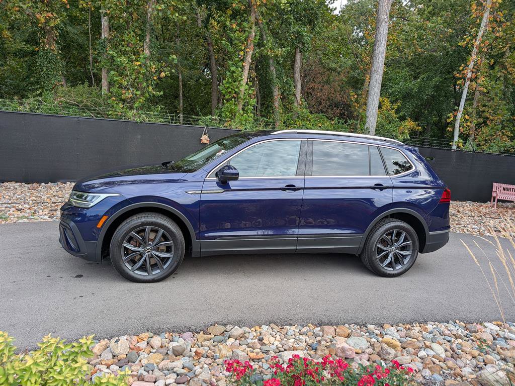 Used 2022 Volkswagen Tiguan SE image 2