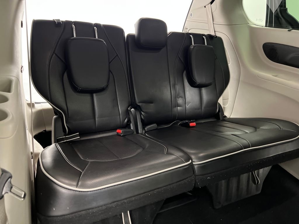 Used 2024 Chrysler Pacifica Limited image 35