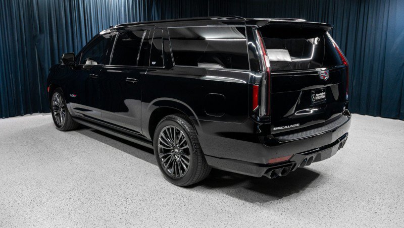 Used 2023 Cadillac Escalade ESV V w/ Heavy-Duty Trailer Package AWD/4WD image 6
