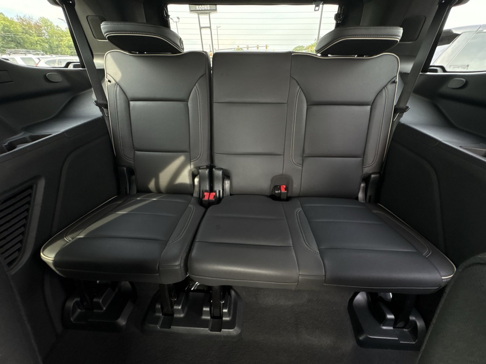 Used 2023 GMC Yukon SLT w/ SLT Premium Package AWD/4WD image 26