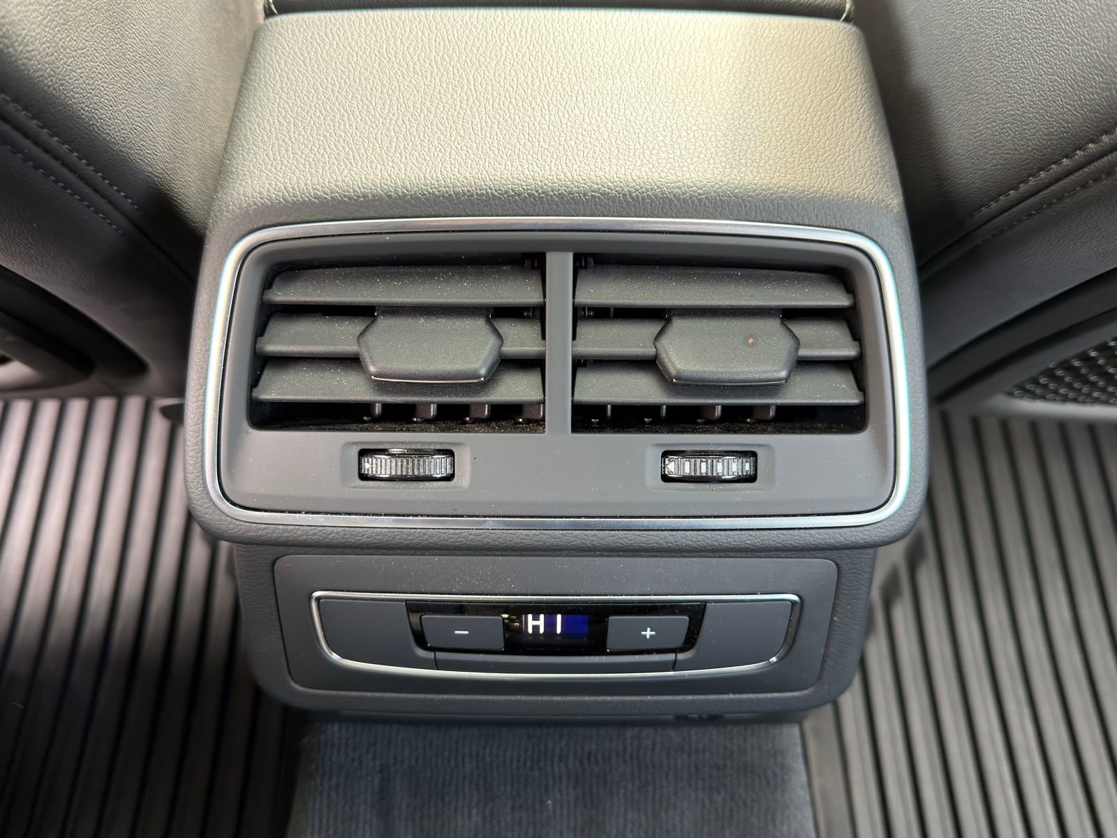 Used 2023 Audi A6 Premium Plus image 16