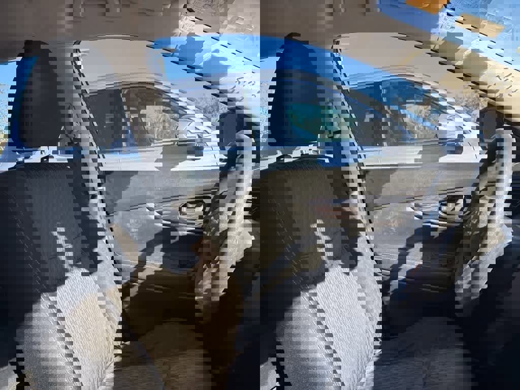 Used 2020 Nissan Rogue S image 7