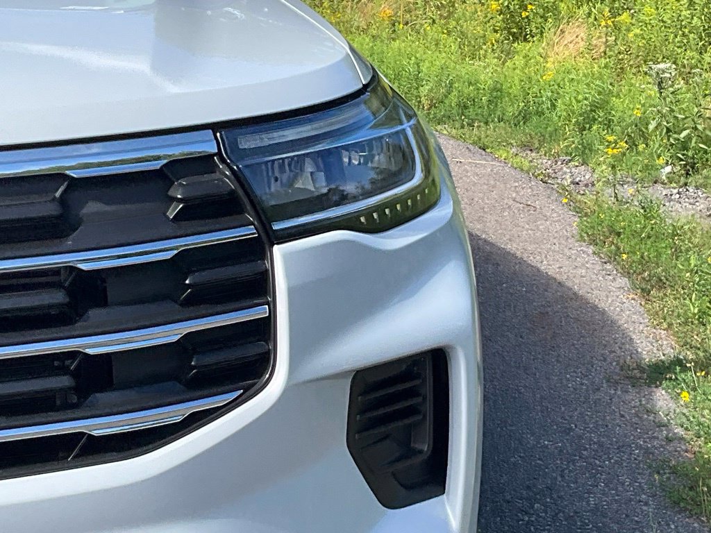 Certified 2025 Ford Explorer Active AWD/4WD image 2