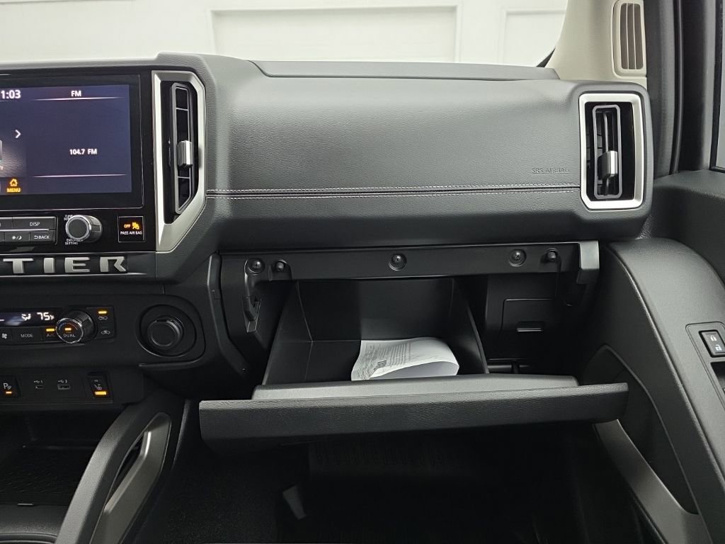 Used 2025 Nissan Frontier SV w/ SV Convenience Package image 42