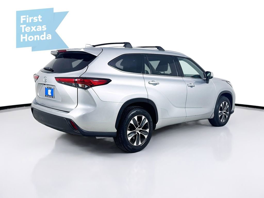 Used 2020 Toyota Highlander XLE FWD image 7