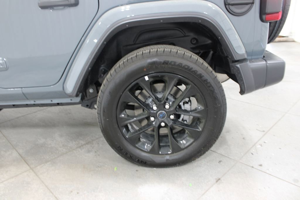 Used 2025 Jeep Wrangler Unlimited Sahara w/ Safety Group image 35