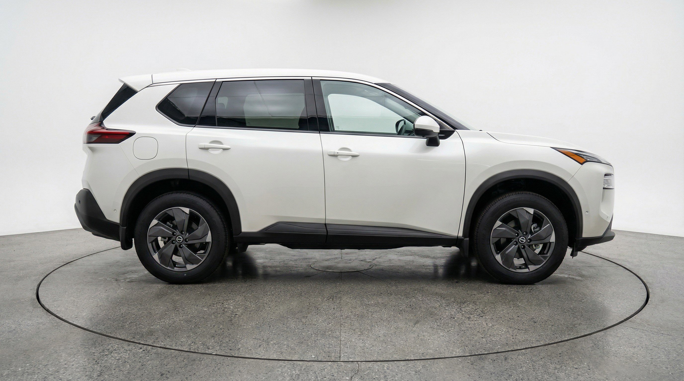 Used 2025 Nissan Rogue SV AWD/4WD image 11