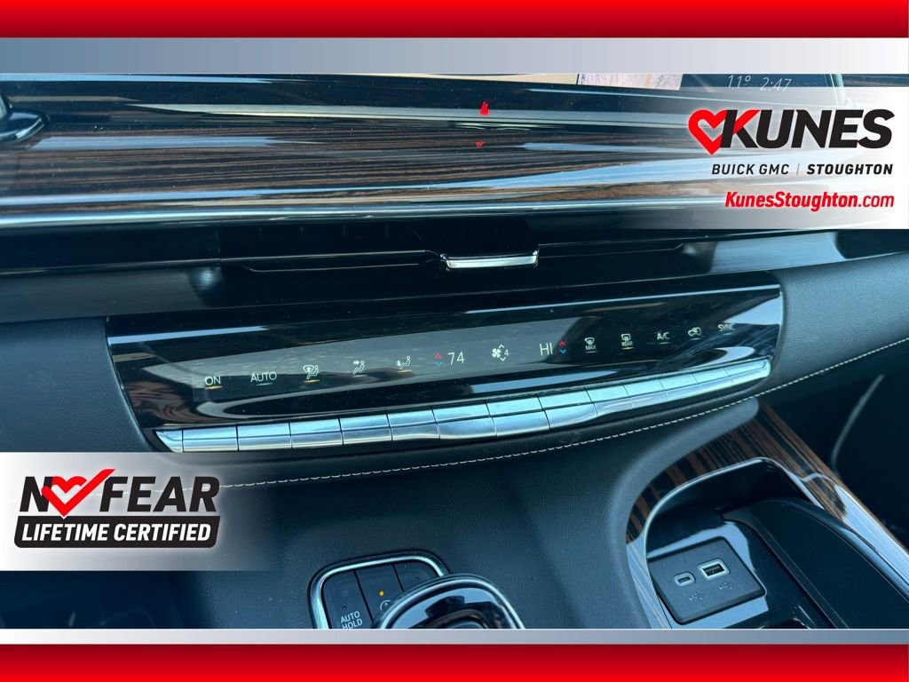 Used 2024 Cadillac Escalade ESV Premium Luxury image 33