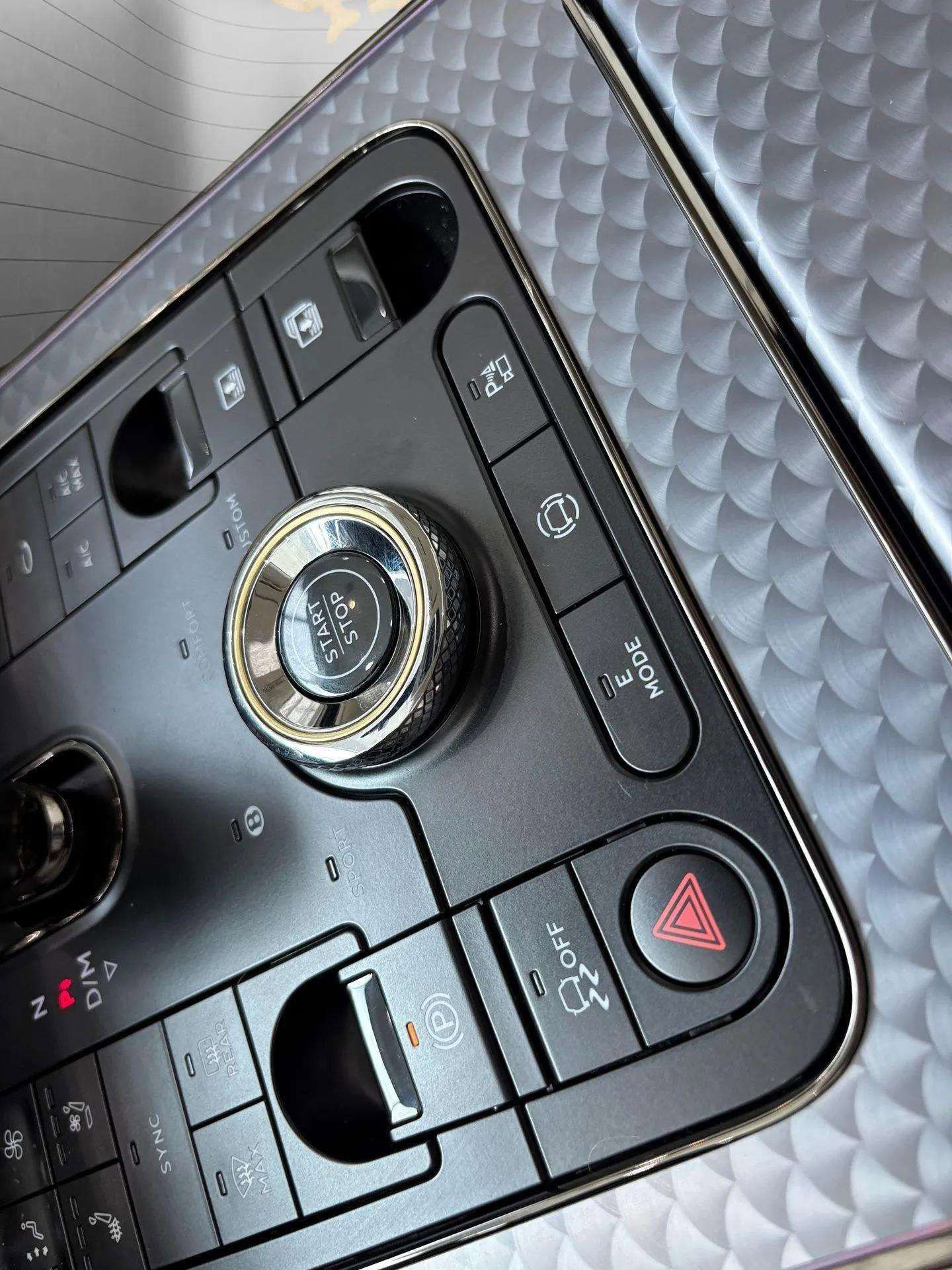 New 2025 Bentley Flying Spur Plug-In Hybrid image 55