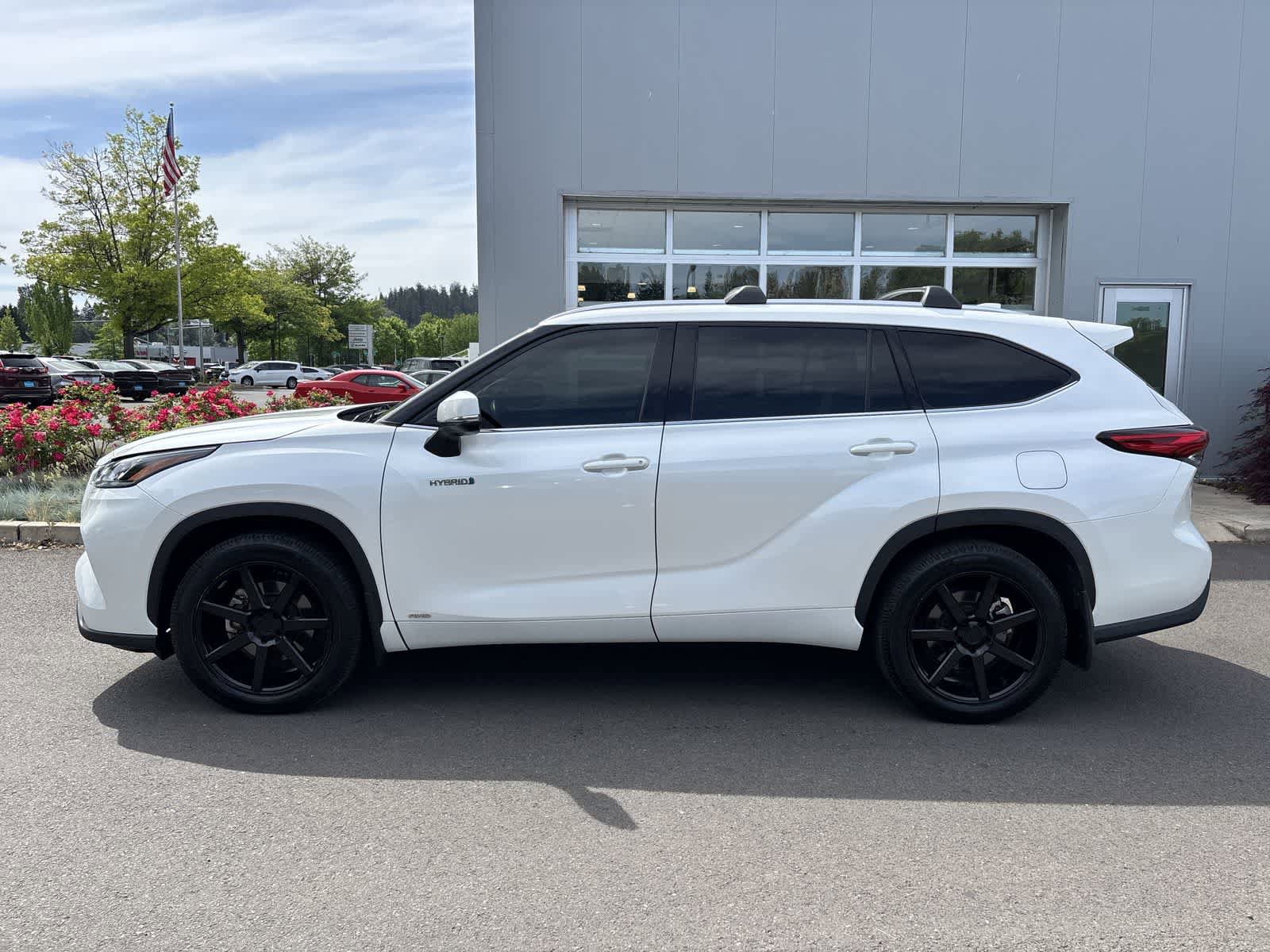 Used 2021 Toyota Highlander Limited AWD/4WD image 2