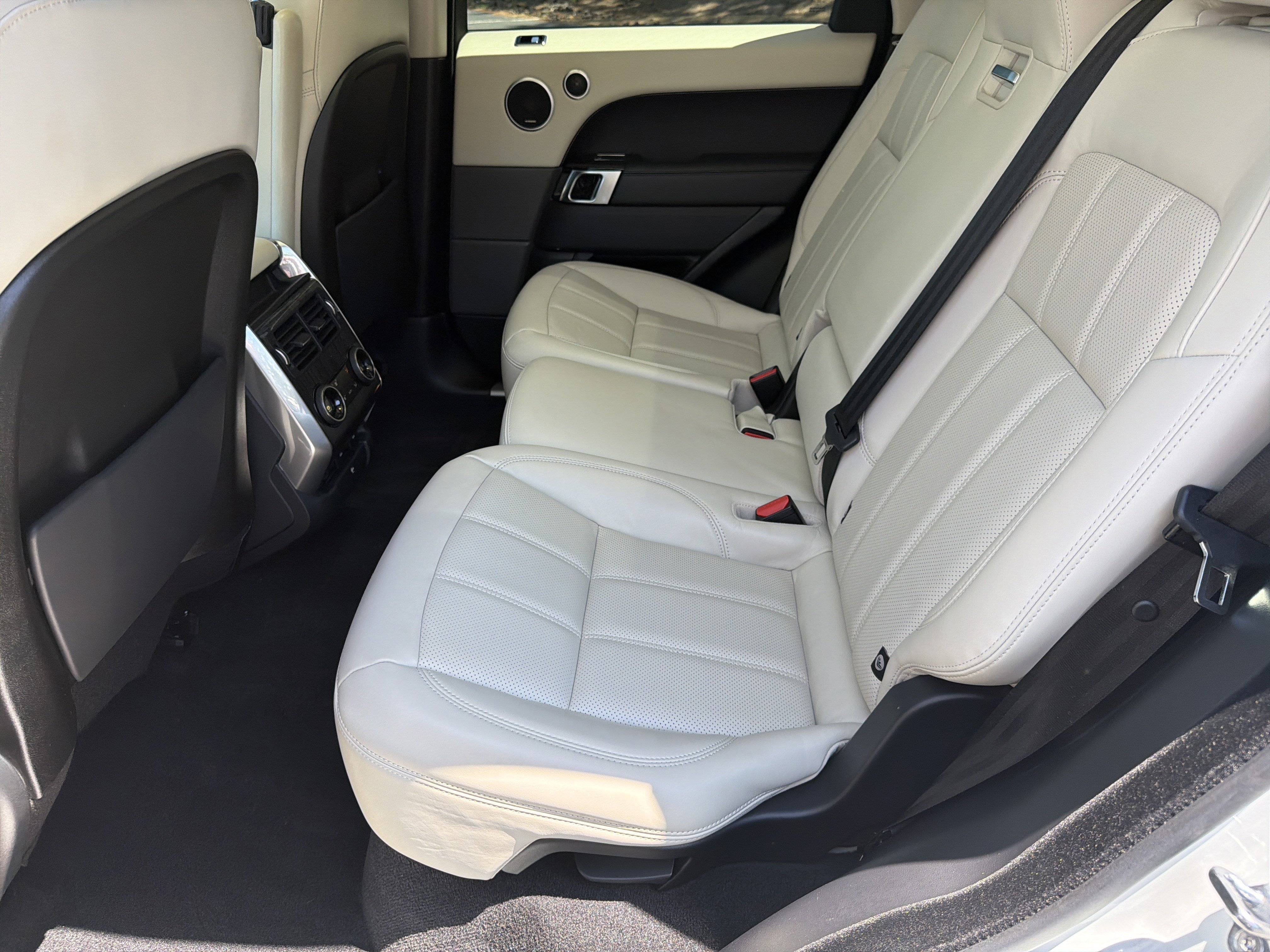 Used 2018 Land Rover Range Rover Sport HSE AWD/4WD image 33