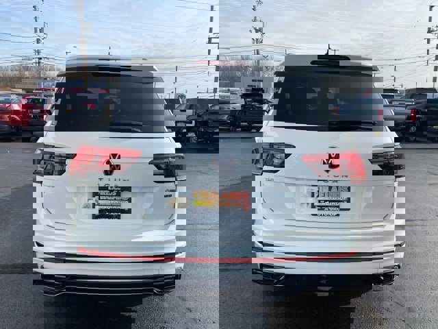 Used 2023 Volkswagen Tiguan SE R-Line image 4