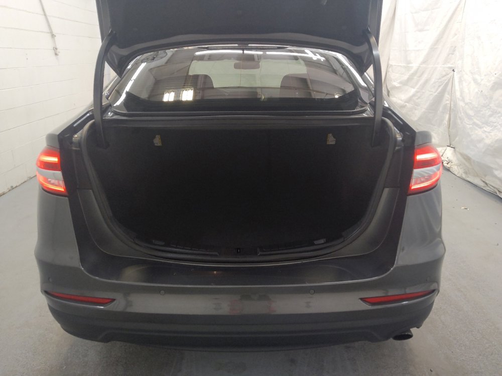 Used 2020 Ford Fusion SE image 29