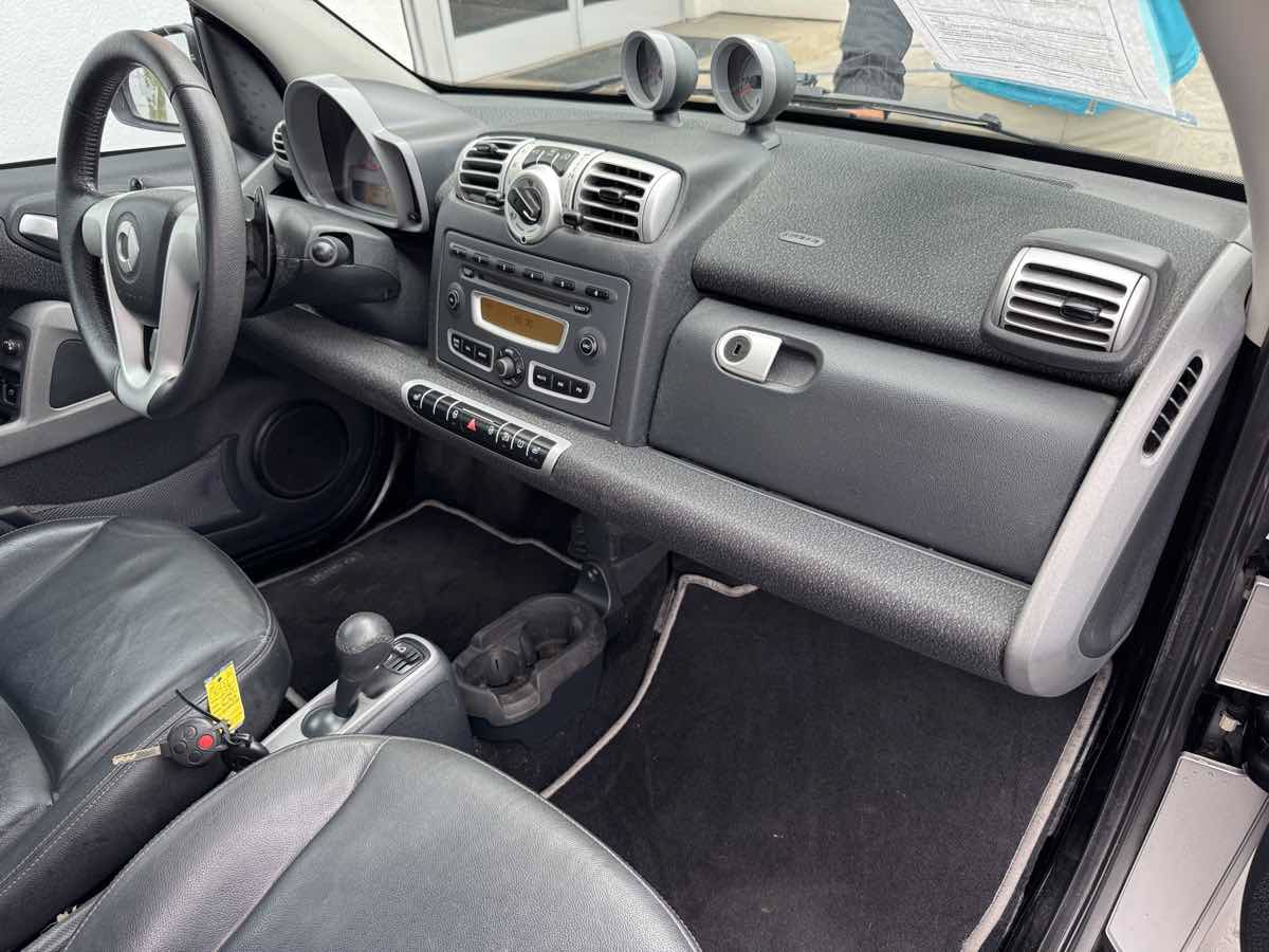 Used 2009 smart fortwo passion RWD image 14