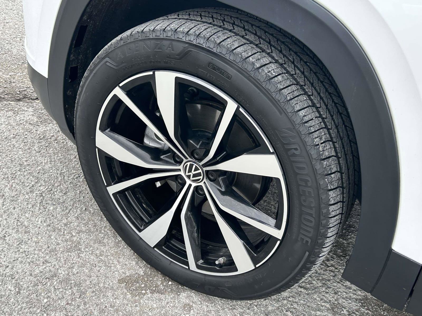 Used 2025 Volkswagen Atlas SEL image 9