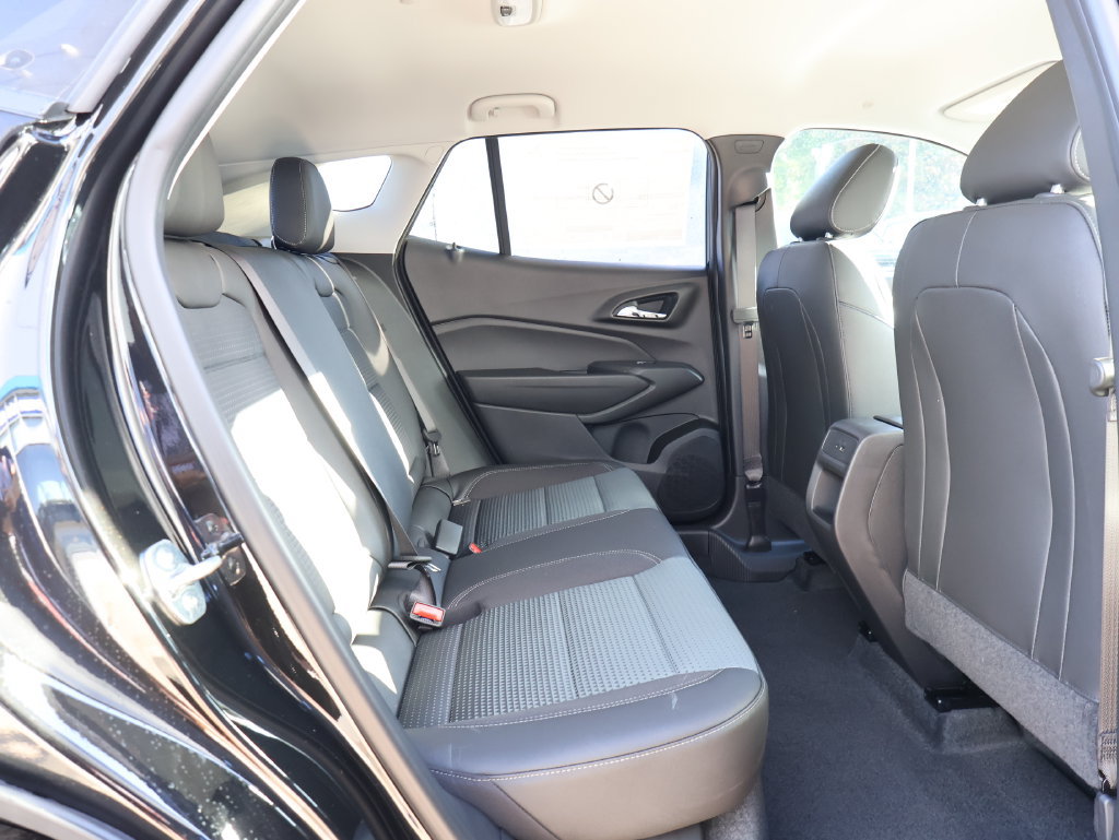 New 2026 Chevrolet Trax LT w/ Driver Confidence Package FWD image 29