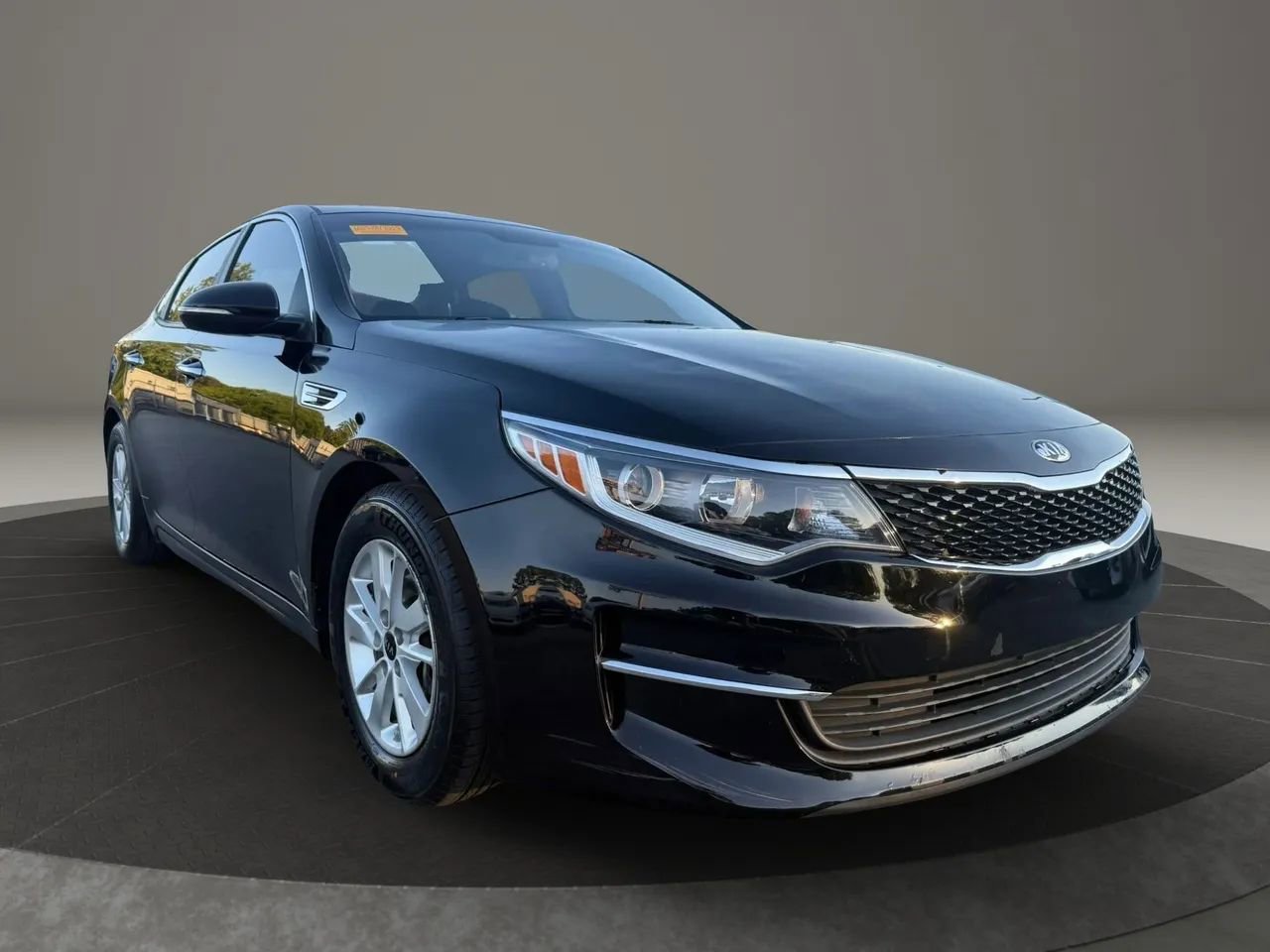 Used 2018 Kia Optima LX image 2