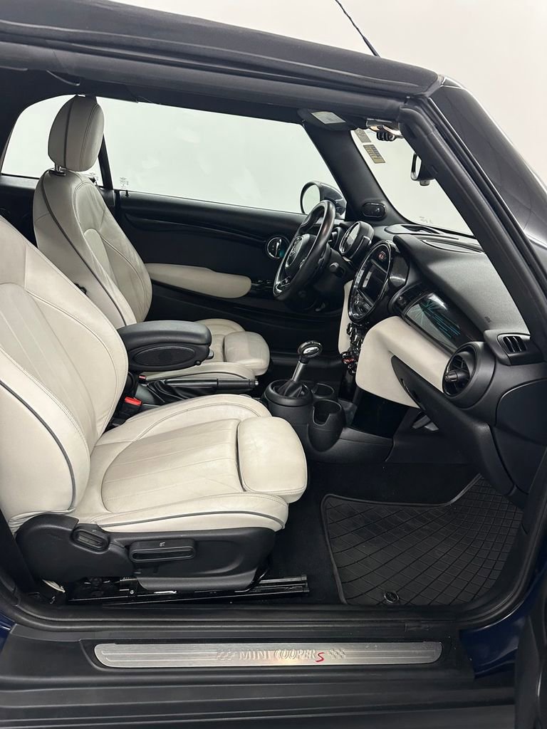 Used 2019 MINI Cooper S image 31