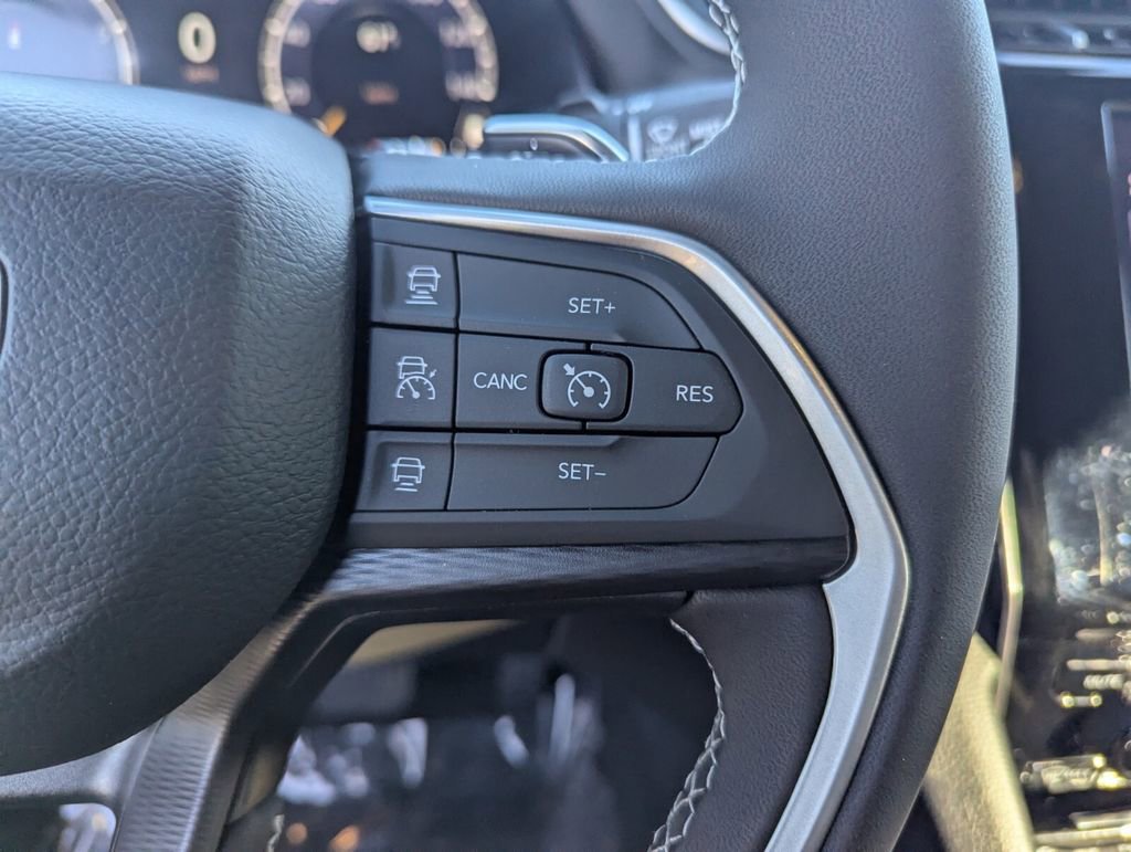 Used 2025 Jeep Grand Cherokee Laredo X w/ Trailer Tow Package image 29