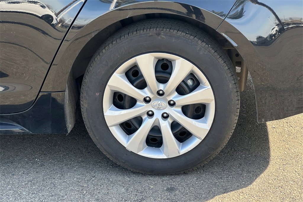 Used 2025 Toyota Corolla LE image 9