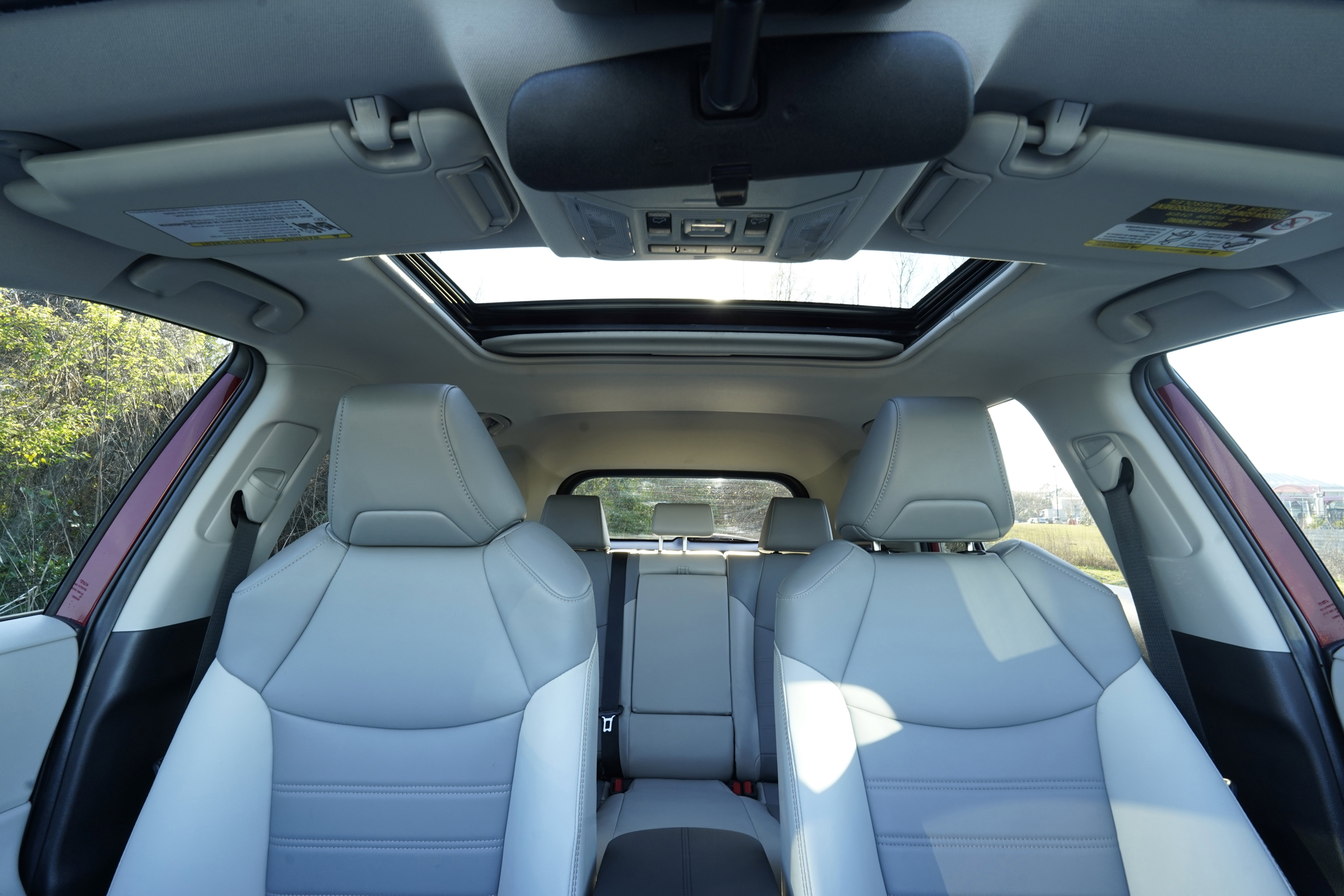 Used 2022 Toyota RAV4 XLE Premium image 8