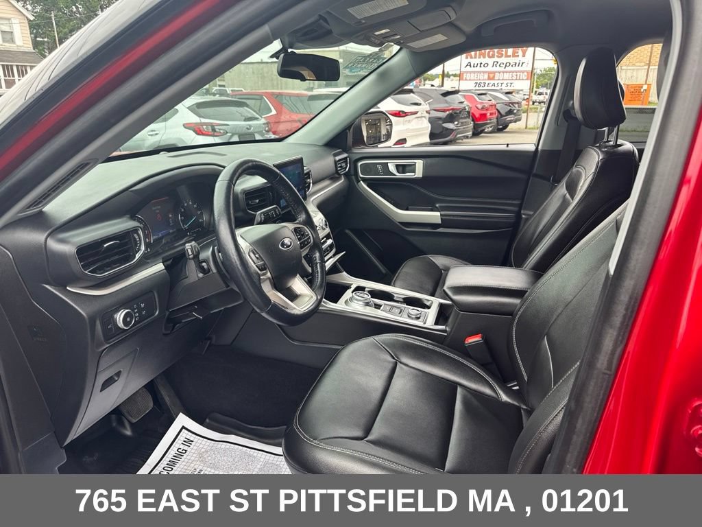 Used 2021 Ford Explorer XLT w/ Equipment Group 202A AWD/4WD image 16